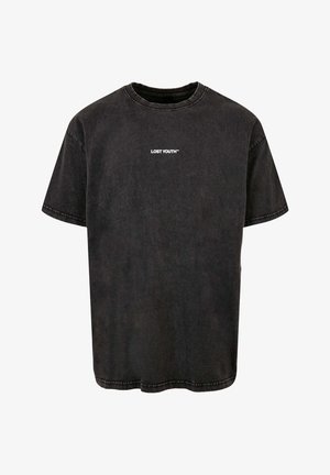 T-shirt in cotone nero con colletto rotondo e maniche corte. Presenta testo bianco "LOST YOUTH™" sul petto. Finitura opaca, vestibilità comoda.