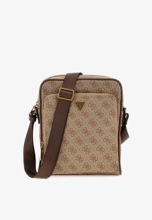 Borsa a spalla in tela marrone con motivo, chiusura con zip e tracolla regolabile. Presenta un logo triangolare e dettagli in metallo dorato.