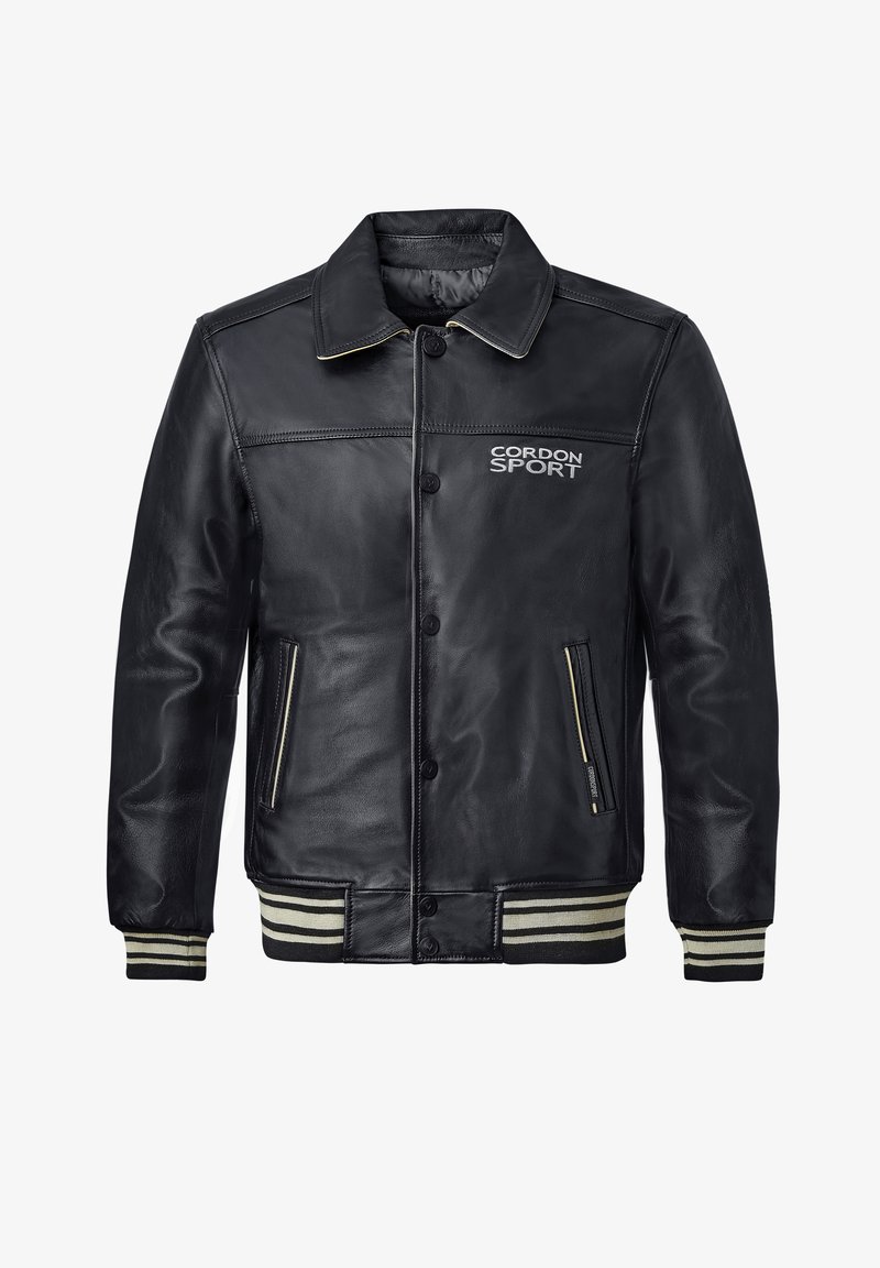 Schwarze Lederbomberjacke mit Druckknopfverschluss, zwei Seitentaschen, gerippten Streifenärmeln und "CORDON SPORT"-Logo auf der Brust.