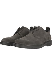 Zapatos de ante gris con cordones, puntera redondeada, suela de goma plana y detalles de costura contrastantes para mayor textura e interés visual.