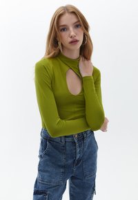OXXO WITH CUTOUT DETAIL - Langærmet T-shirt - golden cypress