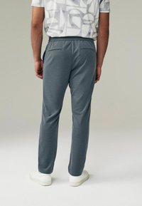 Next MOTIONFLEX  REGULAR FIT - Housut - mid blue