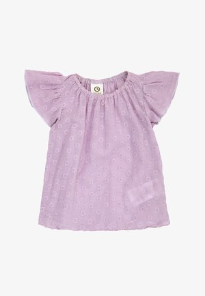 Lyserød kortærmet bluse med broderet blomsterprint, elastisk halsudskæring og flæseærmer, designet til et barn.