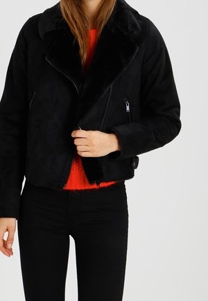 Jacka i konstläder - black