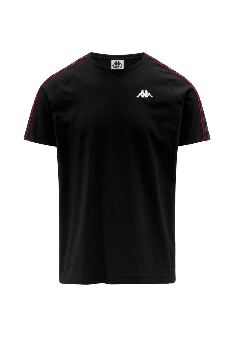 Camiseta de algodón negra con mangas cortas, con rayas laterales rojas y un logo blanco de Kappa en el pecho, cuello redondo.