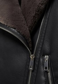Mango Giacca in similpelle - black