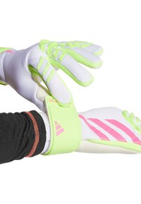 Gants de gardien de but avec une base blanche ornée d'accents vert néon et de détails roses, des bouts de doigts texturés et une sangle de poignet ajustable.