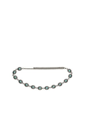 Srebrny pasek łańcuchowy z połączonymi owalnymi turkusowymi kamieniami otoczonymi misternymi metalowymi zdobieniami, wyposażony w zapięcie na podwójny łańcuch.