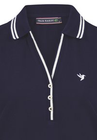 Tumesinine polo-särk valge triibulise kraega, kolme nupuga sulgemine ja vasakul rinnal on tikandiga kolibri logo. Tekstuuriga kangas.