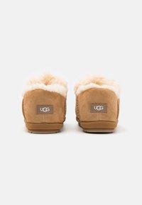 UGG ANDERS - Scarpe senza lacci - chestnut