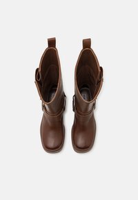 Steve Madden EN ROUTE - Botas camperas - brown