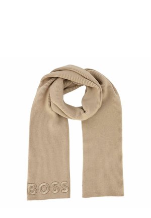 Écharpe en tricot beige, présentant une texture côtelée et le logo en relief "BOSS" en matériau contrastant à une extrémité.