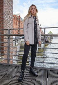 Walk London LUCINDA HIKER  - Botins de atacadores - black