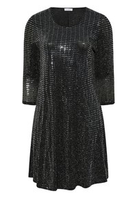 Svart klänning med rund halsringning och trekvartsärmar, prydd med ett glänsande paljettmönster för textur och glans.