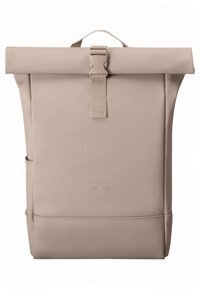 Bézs gurulós hátizsák texturált, vízálló anyagból. Elöl pántos záródással és oldalzsebbel rendelkezik. Logó az alján.