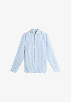 Lichtblauw en wit overhemd met verticale strepen, lange mouwen, een kraag en knoopmanchetten.