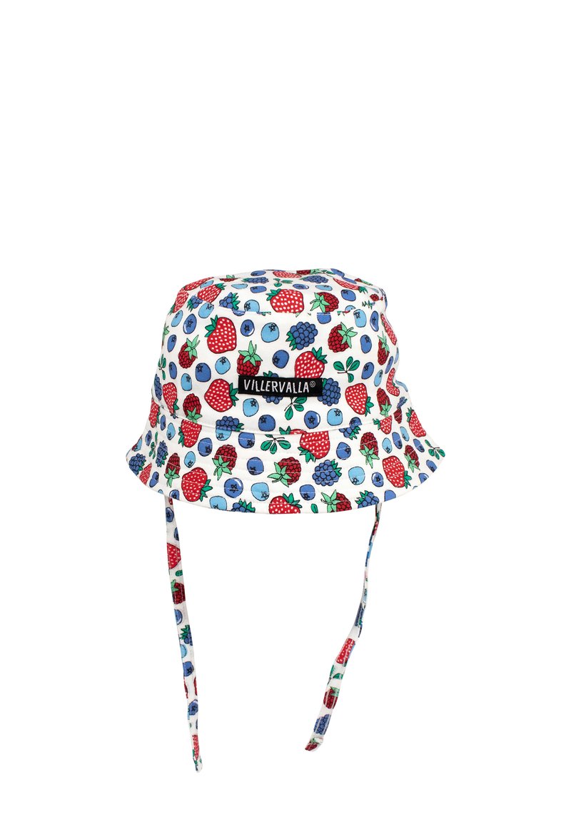 Bucket-Hut mit weißem Grund, der mit roten Erdbeeren, blauen Heidelbeeren und Brombeeren bedeckt ist. Verfügt über verstellbare Kinnriemen und ein Logo-Tag.