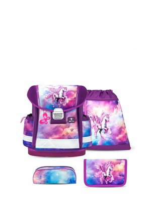 Set di borse scolastiche viola con nuvole rosa e blu, con design di unicorni volanti su zaino, borsa con coulisse, astuccio e portafoglio.