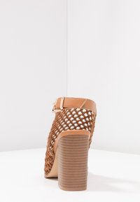 ALDO Sandali con tacco - cognac