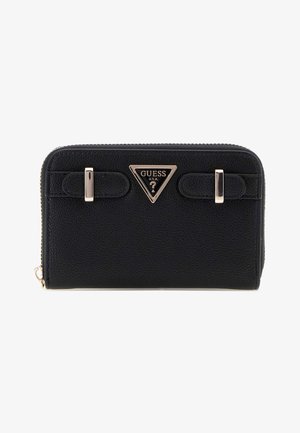 Cartera de cuero negro texturizado con herrajes en tono dorado, que presenta un logotipo triangular y dos correas decorativas en la parte frontal, cierre de cremallera.