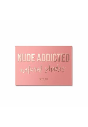 Palette quadrata compatta in morbido rosa con testo dorato metallizzato, etichettata "NUDE ADDICTED tonalità naturali" ben visibile nella parte anteriore.