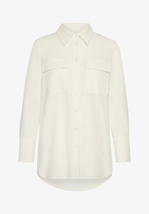 Camisa blanca de botones con mangas largas, dos bolsillos en el pecho y un dobladillo curvado. Hecha de una tela suave con un diseño de cuello clásico.