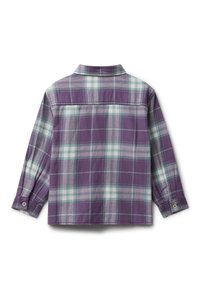 Camicia a maniche lunghe a quadri nei colori viola, bianco e verde, con colletto, polsini con bottoni e spalla posteriore, distesa piatta con il retro visibile.