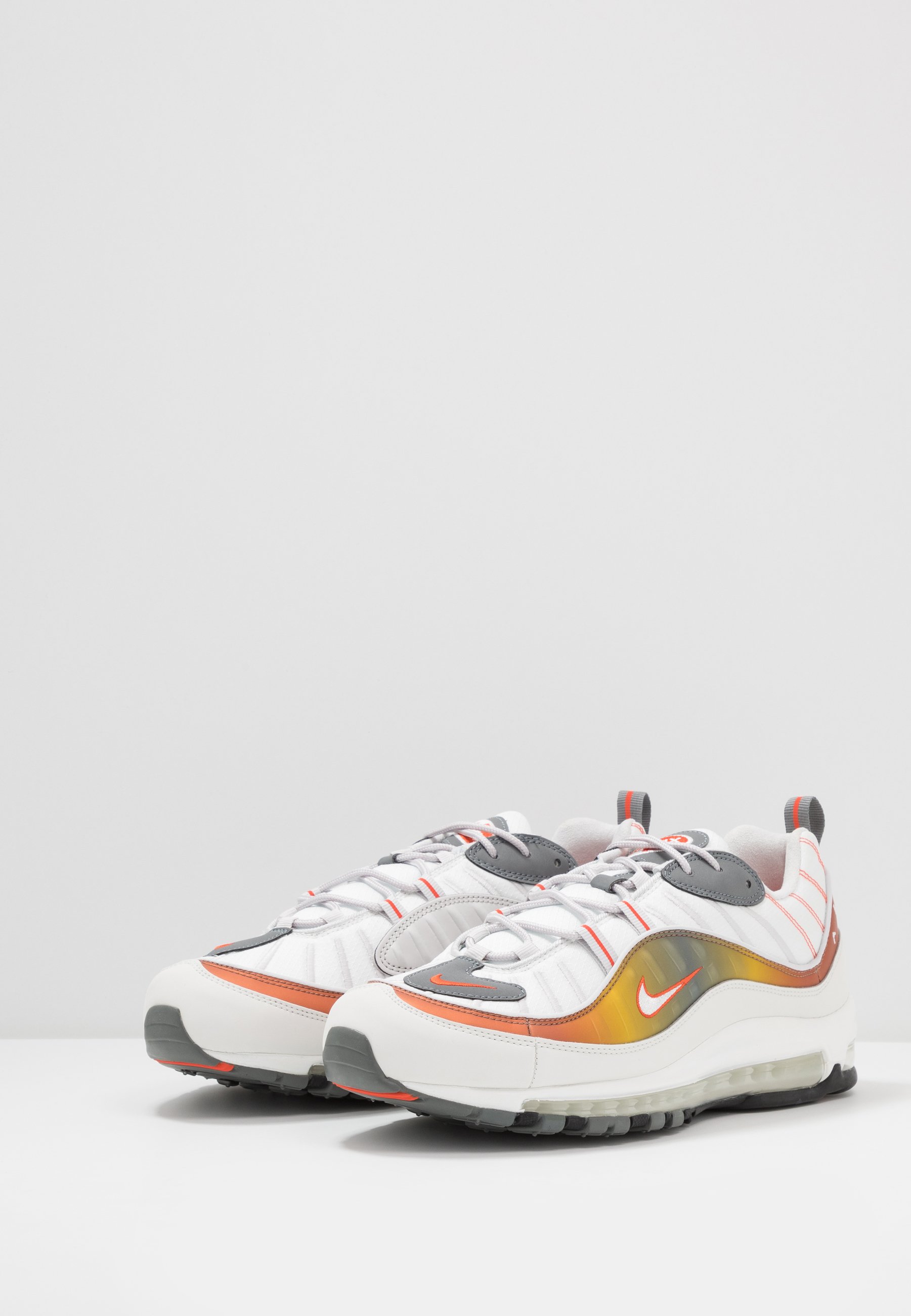 Nike Sportswear Air Max 98 Se Sneakersy Niskie Vast Grey Summit White Team Orange Smoke Grey Black Metallic Red Bronze Mleczny Zalando Pl Nike Sportswear Air Max 98 Se Sneakersy Niskie Vast Grey Summit White Team Orange Smoke Grey Black Metallic Red Bronze Mleczny Zalando Pl