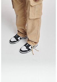 2Y Studios Cargo trousers - sand