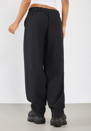 Pantaloni - black