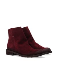 Suede ankelstøvler i dyb burgunderrød med en rund tå, der har en lav stablet hæl og et minimalistisk design. Glat tekstur, ingen udsmykninger.