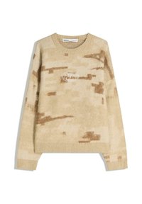 Beige tröja med kamouflagemönster, gjord av mjukt tyg, med rund halsringning och ribbade muddar. Centralt logo i ljus färg.