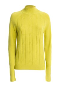 Maglione giallo lavorato a maglia con colletto alto a coste, che presenta un motivo a trecce, maniche lunghe e polsini e orlo a coste.