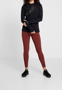 Nike Performance Tekninen t-paita - black