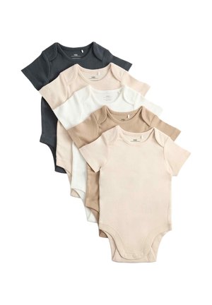 Fem kortærmede babybodystockinger i neutrale farver inklusive mørkegrå, beige, hvid, lysebrun og creme, arrangeret overlappende på hvid baggrund.