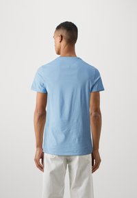 Tommy Jeans SLIM TEE - Basic póló - westside blue