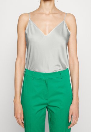 Top - white