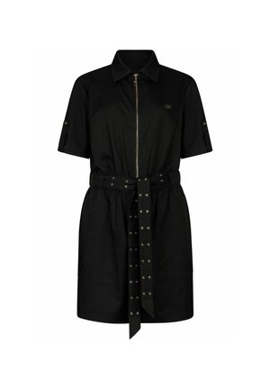 Schwarzes, kurzärmeliges Kleid mit Gürtel, vorderem Reißverschluss, Kragen, aufgesetzten Taschen und Ösen-Details am Gürtel und an den Ärmeln.