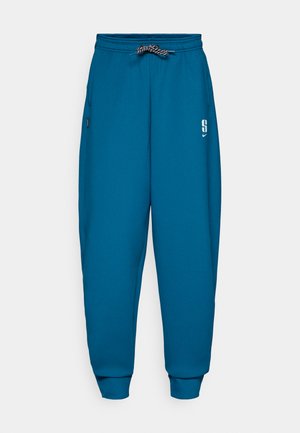Teal joggebukser laget av mykt stoff, med elastisk midjebånd og snor, sidelommer og et trykt logo på venstre lår.