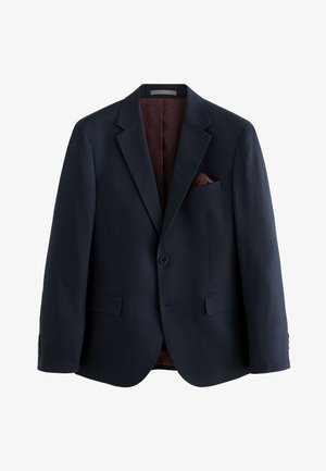 Blazer da uomo blu navy con due bottoni, rever stondati, tasche con patta e fazzoletto da taschino bordeaux nella tasca sul petto.