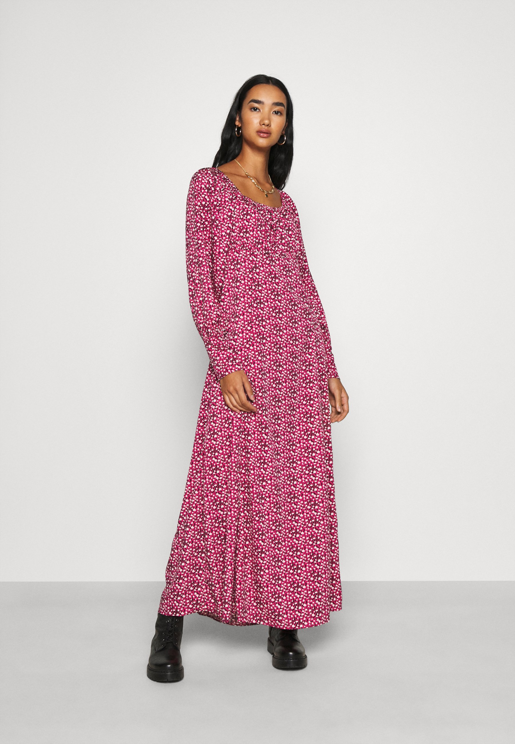 vero moda ditsy tiered maxi dress