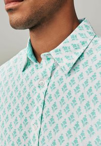 Next PRINTED ROLL SLEEVE - REGULAR FIT - Košeľa - white