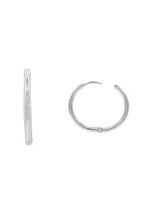 Orecchini a cerchio in argento con una finitura liscia e lucida. Design circolare semplice, caratterizzato da una chiusura a clip per una calzata sicura.