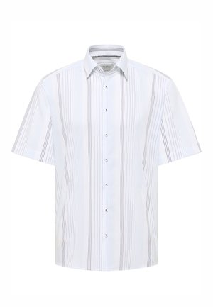 Camicia bianca a maniche corte con bottoni, caratterizzata da sottili righe verticali nere e blu e da un colletto classico.