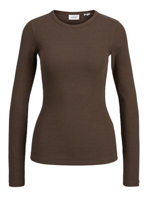 Cămașă maro, cu mânecă lungă, striată și croială mulată, cu decolteu rotund, expusă pe un fundal alb.