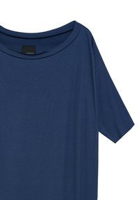 T-shirt z krótkim rękawem i okrągłym dekoltem w jednolitym granatowym kolorze, wykonany z miękkiego materiału o gładkiej fakturze i luźnym kroju.