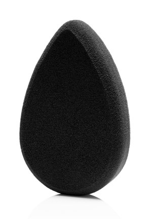 Schwarzer Make-up-Schwamm in Tropfenform, mit glatter Textur und gleichmäßiger Oberfläche. Weiches Material, das für die Make-up-Anwendung und das Verblenden entwickelt wurde.