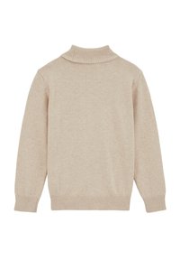 Bežani pleteni pulover s visokim rebrastim ovratnikom, dolgimi rukavi i rebrastim manžetama, koji se odlikuje mekom teksturom i ravnom šavom.