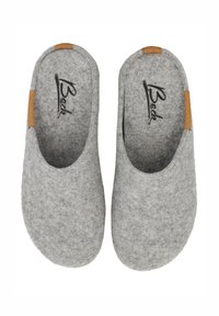 Graue Hausschuhe mit rundem Design, die braune Lederakzente an der Ferse und eine strukturierte Oberfläche aufweisen. Der Markenname "Beck" ist sichtbar.