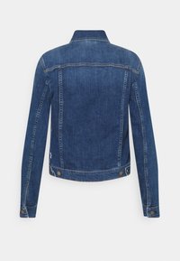 Jeansjacka, mörkblå, med en strukturerad design. Har knappar vid fållen och ärmarna, samt sömdetaljer längs ryggen och ärmarna.